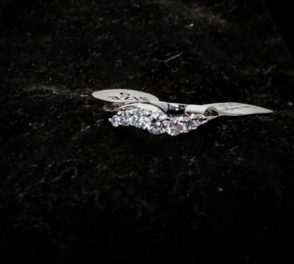 NWT Lia Sophia Ring - Picture 4 of 6